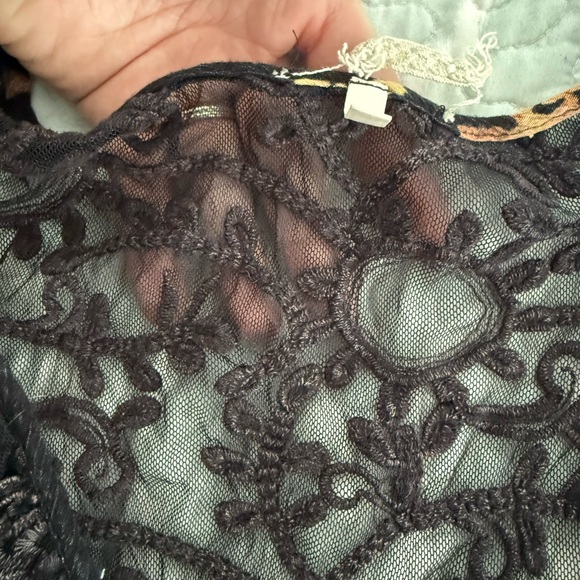 Buckle Gimmicks Black Floral Blouse - Picture 9 of 10